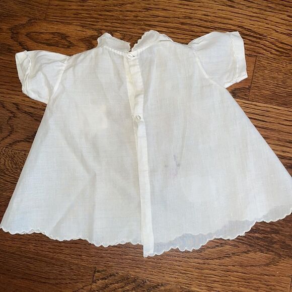 Vtg 60s white cotton lawn infant top with embroidered dog on front - Picture 6 of 8